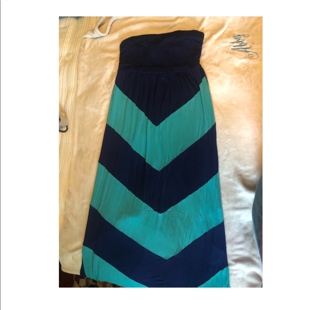 Strapless cotton dress.